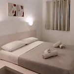 Aparthotel Seven Grapes - Karterados (Santorini)